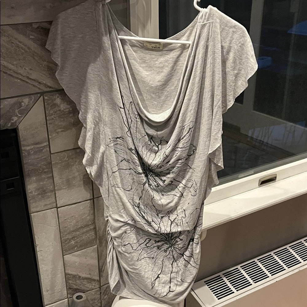 Devotion TWINS Light Gray Asymmetrical Tunic with Artistic Pattern